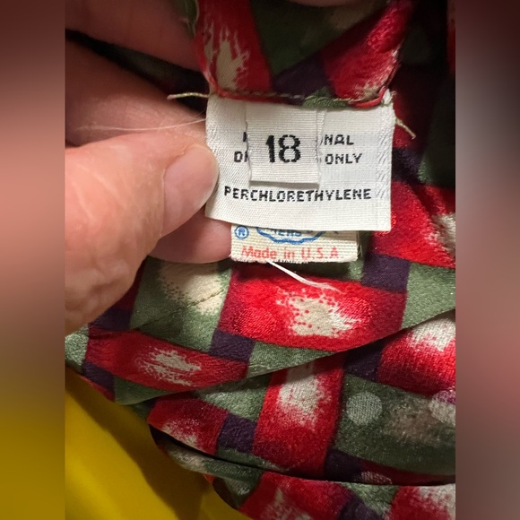 VTG 80s Bill Blass Silk Strong Shoulder Top Red Green Woven Print Knit Hem Cuffs - Picture 10 of 12